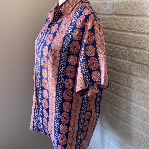 Vintage Medallion print button down shirt - Picture 3 of 4